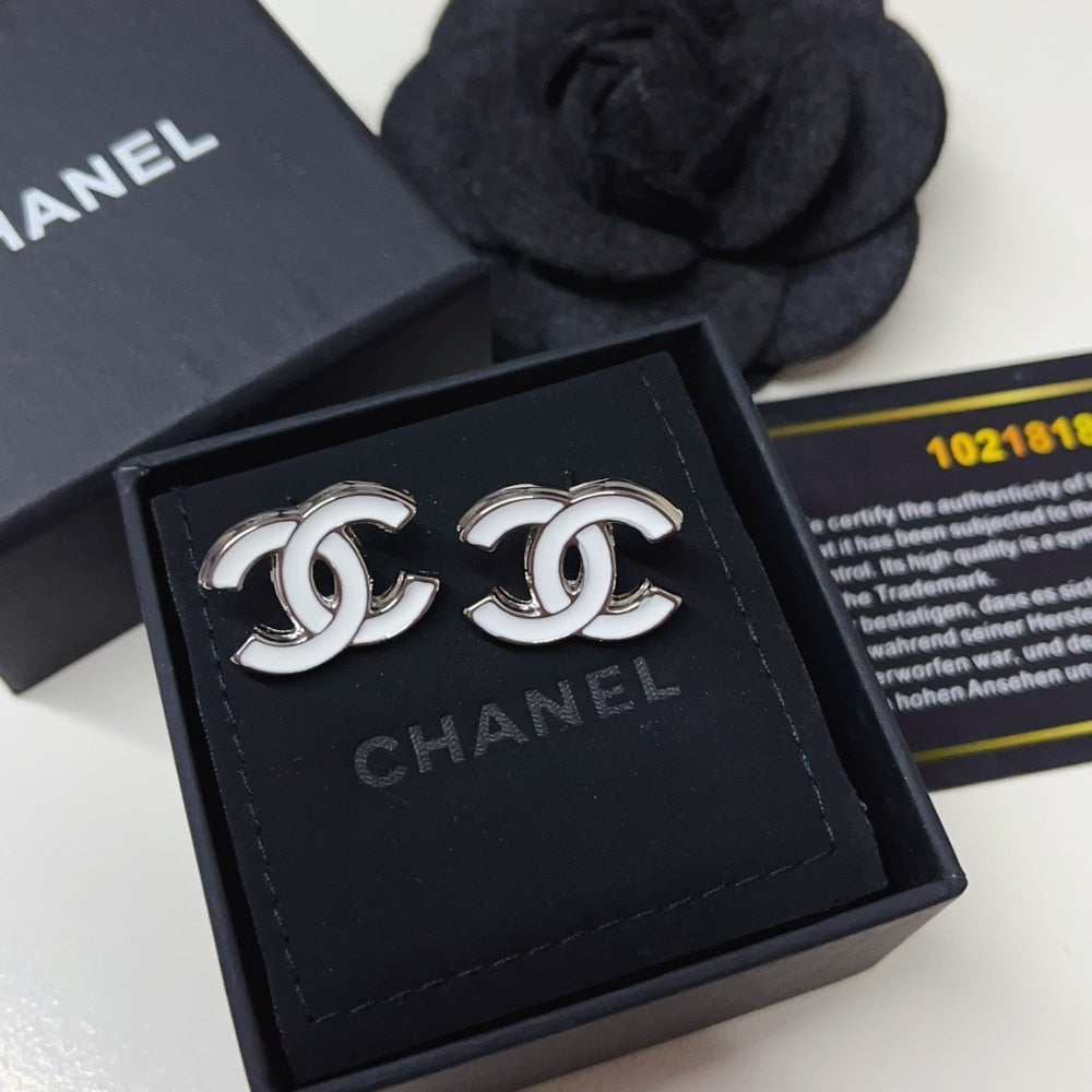 CHANEL 25S EARRINGS WHITE SILVER METAL ABF565 B20465 U0776