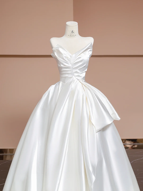 White strapless, fitted waist, full skirt, long ball gown, bridal dress R8314