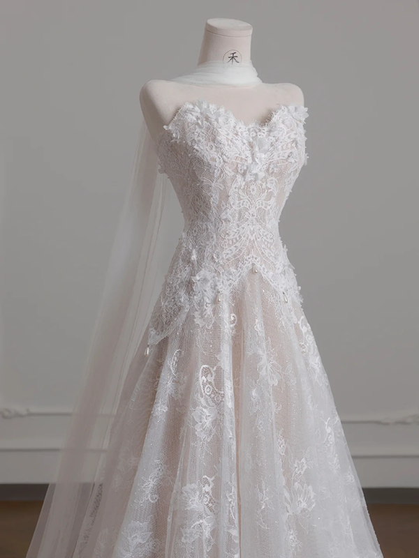 White lace strapless fitted long ball gown/bridal dress R8236