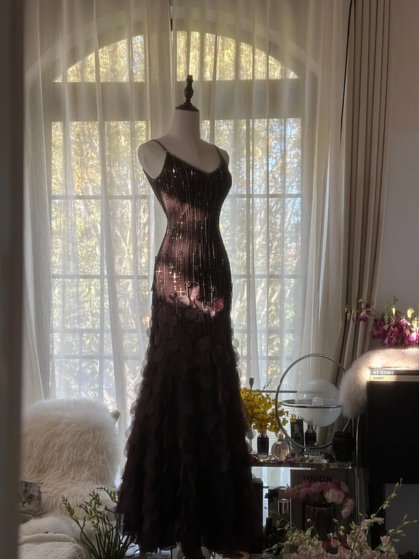 Black halter-neck fitted sequined long ball gown R7732