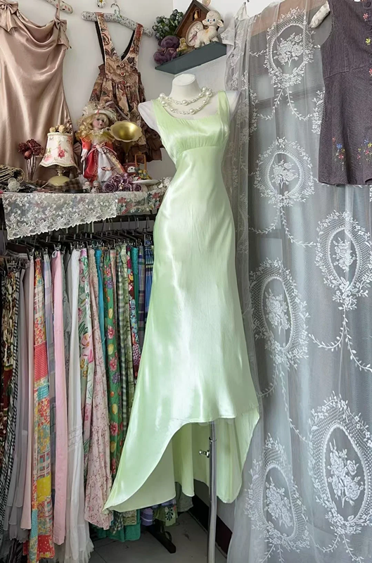 Sleeveless Waist-Cinched Slim-Fit Floor-Length Ball Gown in Light Green R7417