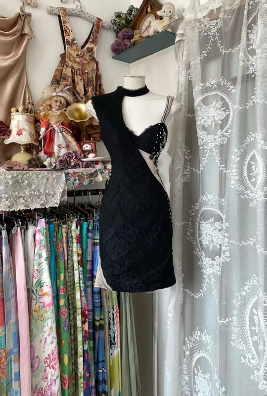 Black halter-neck, fitted waist, asymmetrical neckline, sexy and slim-fitting short ball gown R7806