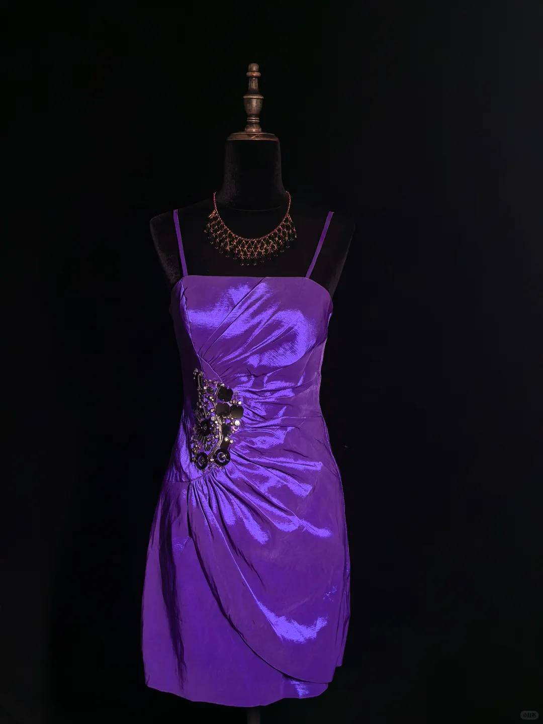 Purple halter-neck fitted short ball gown R8684