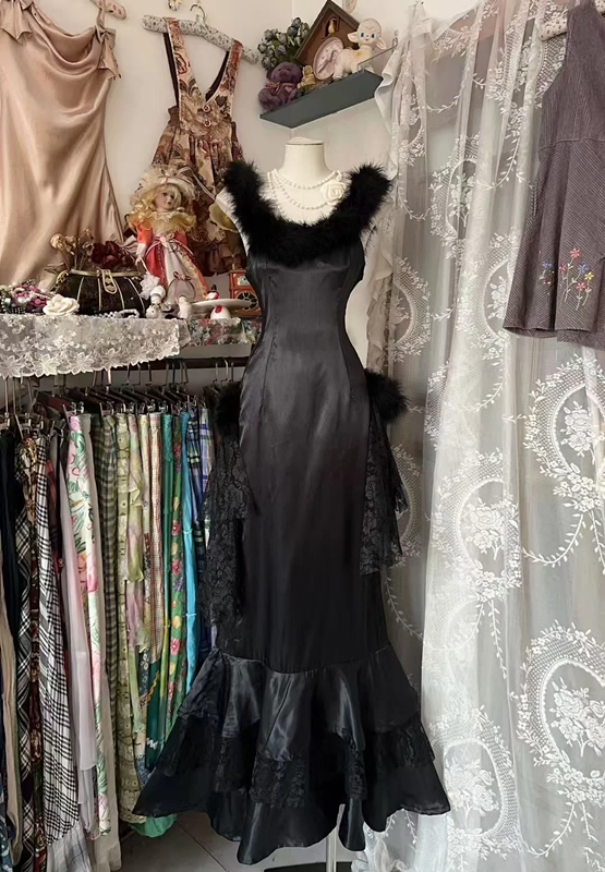 Black fur-trimmed halter-neck fitted long ball gown R7459