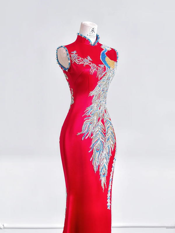 Red Chinese-style cheongsam with classic embroidery and print, fitted waist, bodycon long ball gown, bridal dress R8208