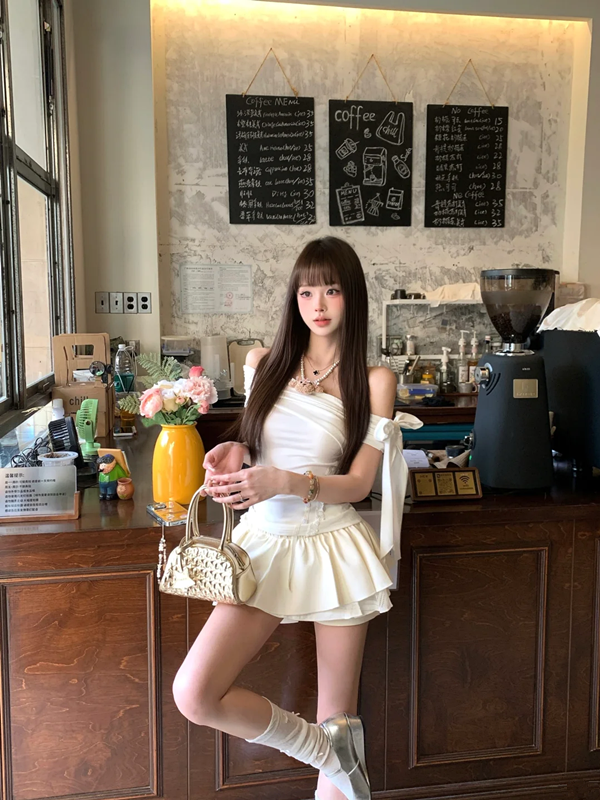 White one-shoulder slim waist A-line mini skirt R5029
