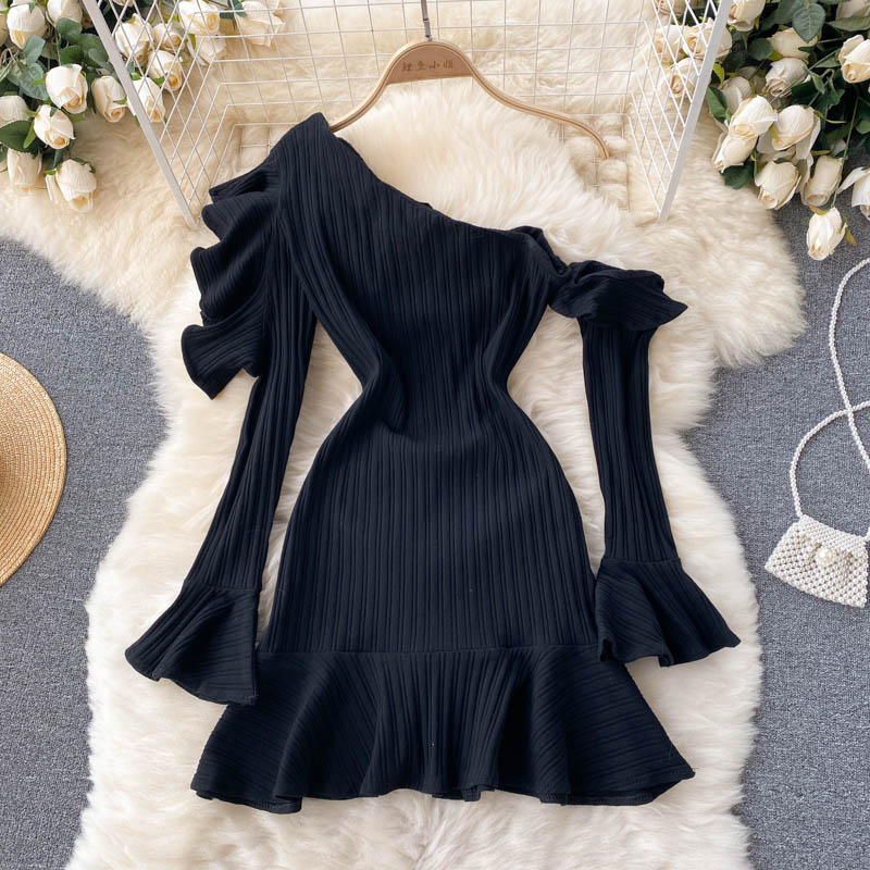 Black One-Shoulder Long-Sleeved Dress Fashion Dress 10871