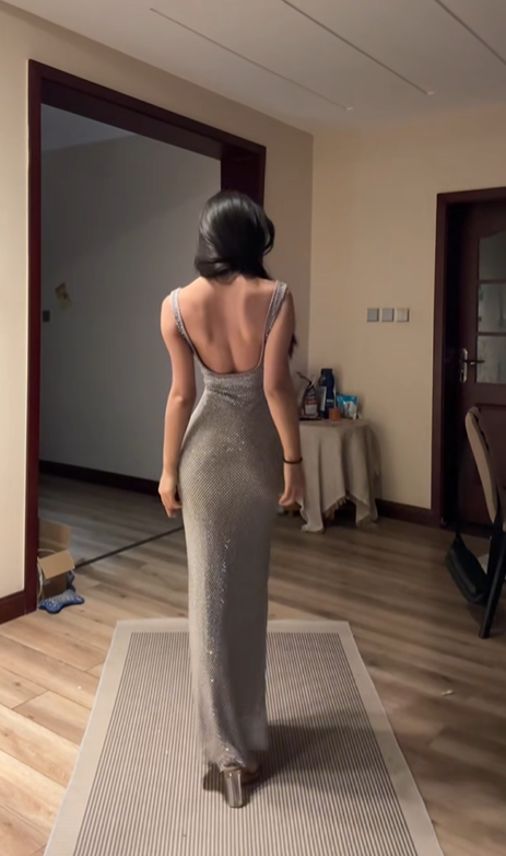 Silver sequined halter-neck fitted long sexy ball gown R7544