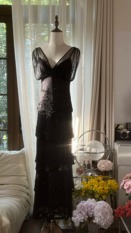 Black V-neck fitted waist straight long ball gown R7772