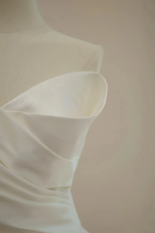 White strapless, fitted satin long ball gown/bridal dress R8537