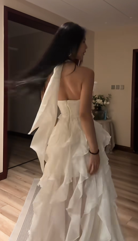 White halter neck, fitted waist, long, elegant ball gown R8071