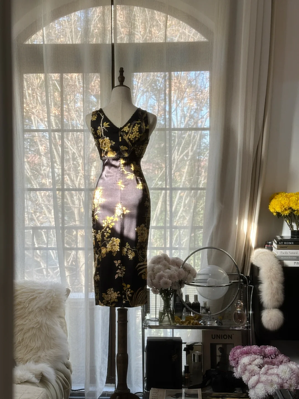 Black halter top with gold floral print, fitted waist, classic and elegant long ball gown R7707