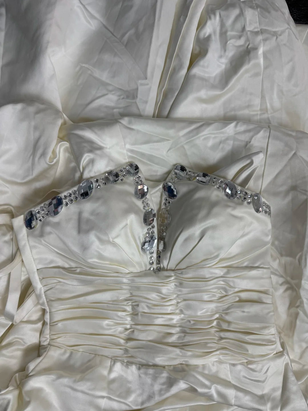 Girlhomeshops-White exquisite beaded long satin ball gown wedding dress bridal gown gh5352
