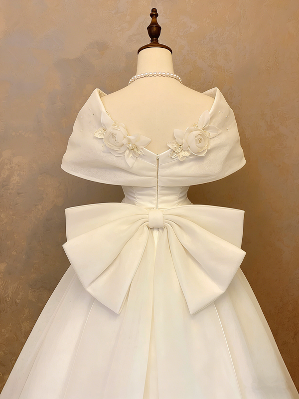 White, elegant, classic fitted waist, full skirt, ball gown, bridal gown R7219