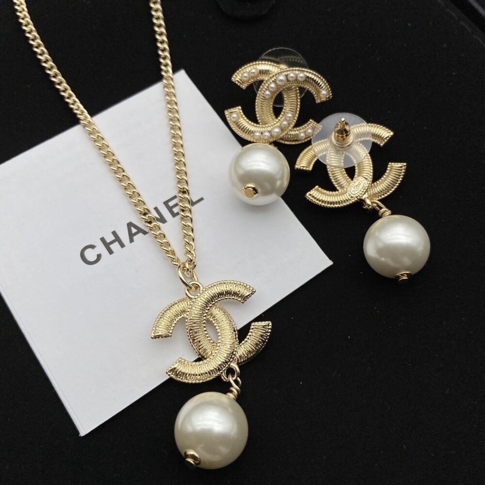 Chanel CC Pearl Gold Earrings