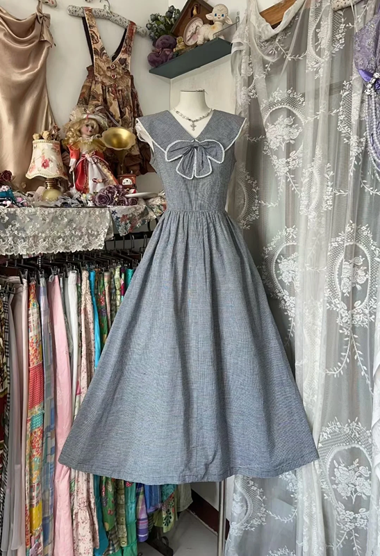 Light gray V-neck sleeveless fitted A-line long ball gown R7826