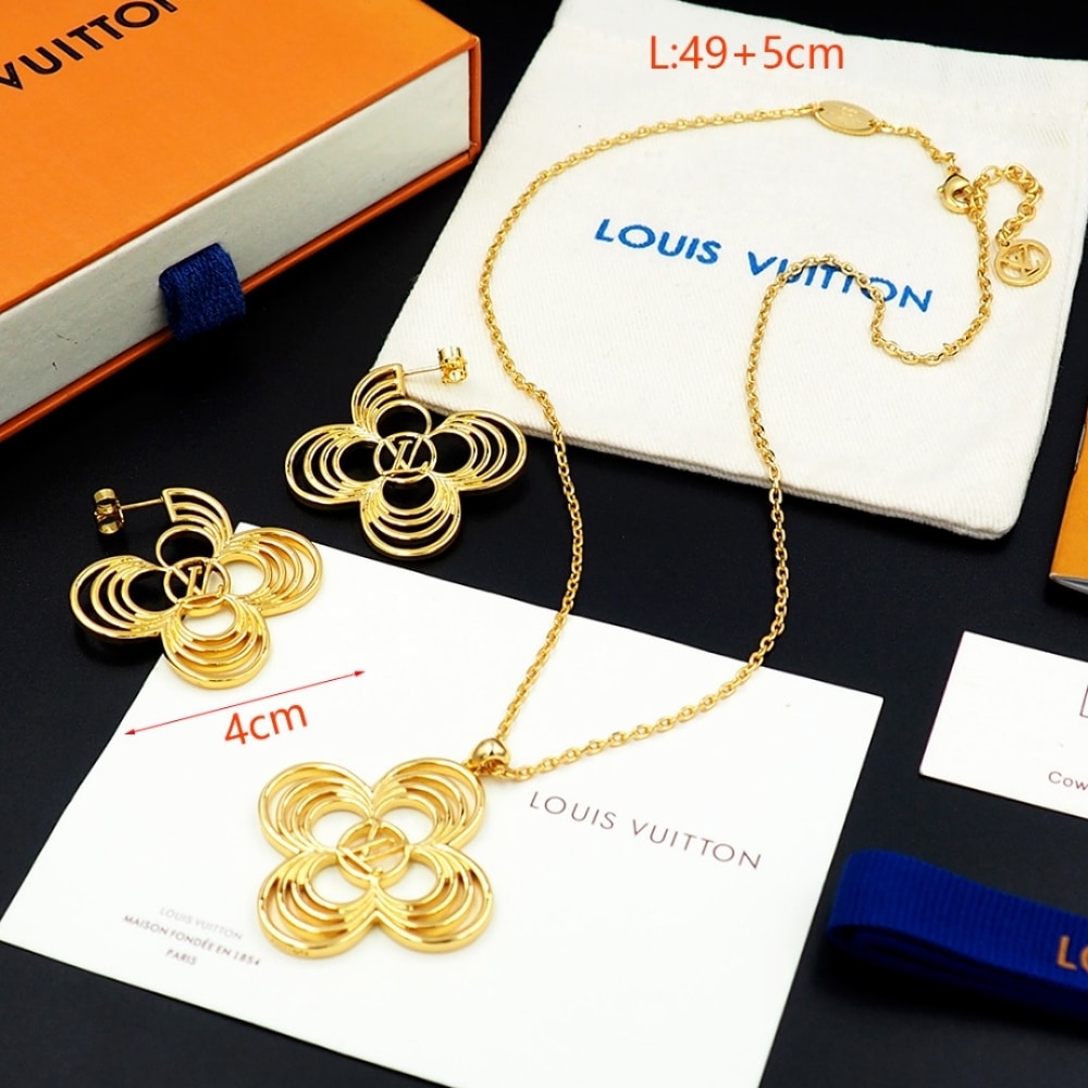 LOUIS VUITTON LV BREEZE PENDANT GOLD M02805