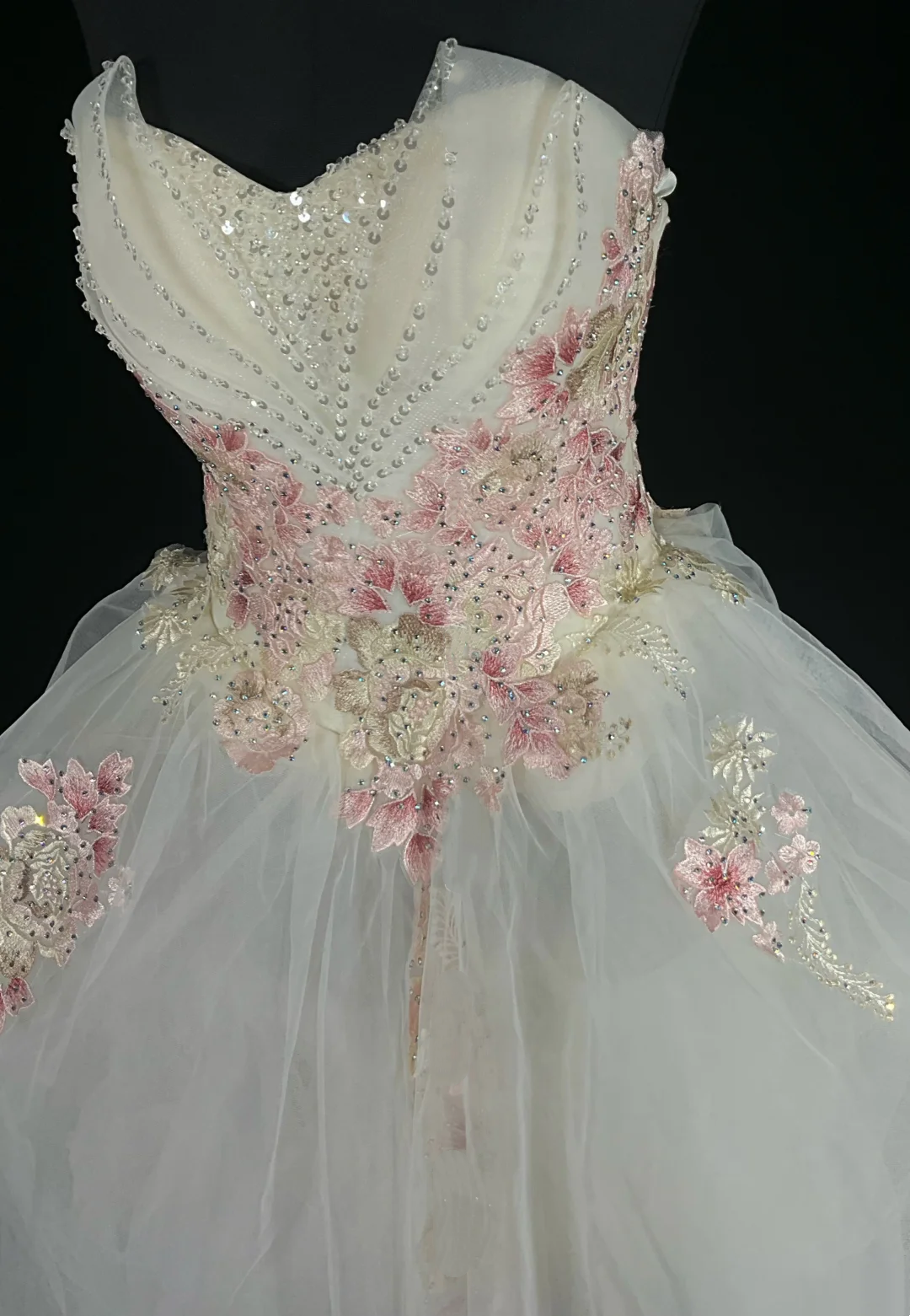 White Strapless Waist-Cinched Gown with Pink Embroidery, Cute Princess Style for Birthday Parties gh7166