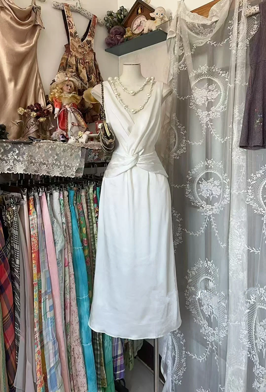White sleeveless fitted waist elegant ball gown R7487