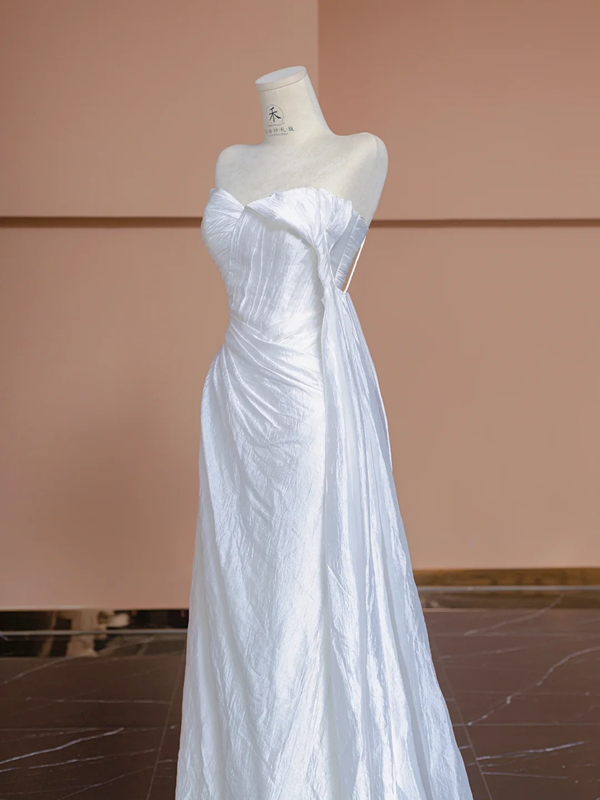 White strapless fitted long ball gown/bridal dress R8307