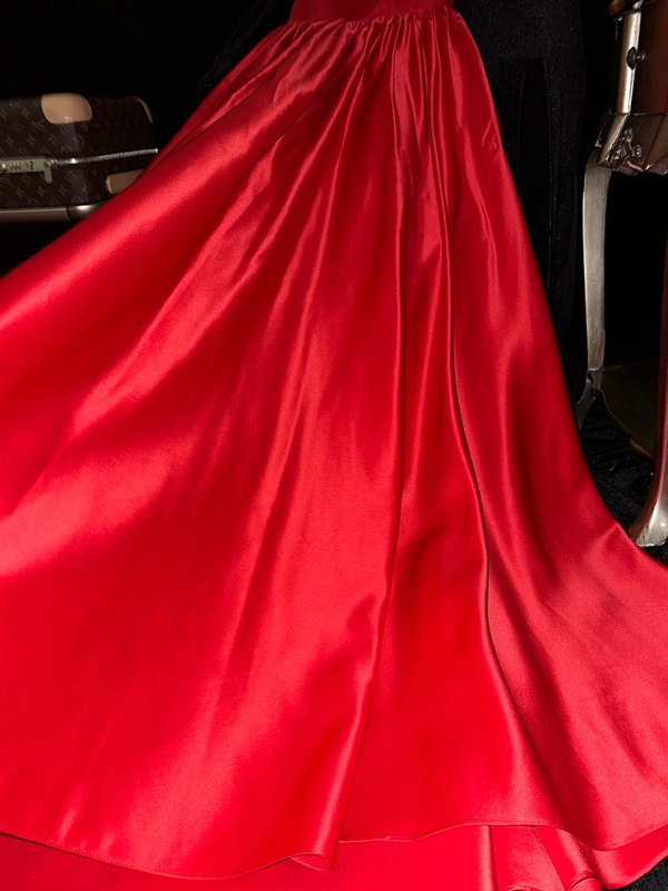Red halter-neck, fitted waist, elegant long ball gown R7008