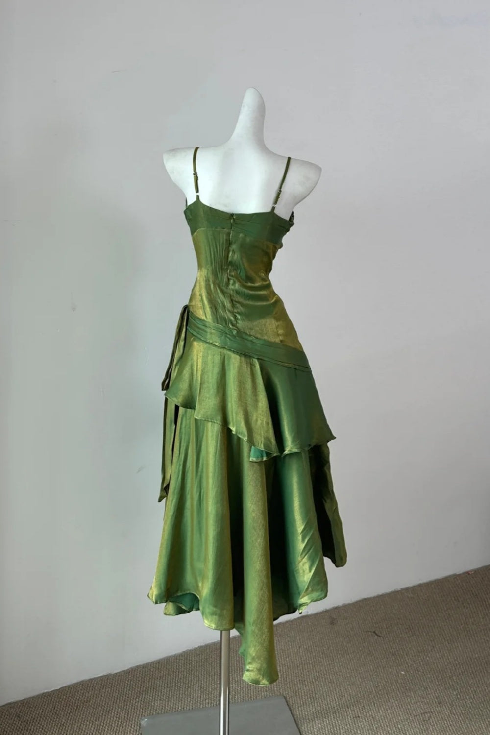 girlhomeshops-Fashionable And Unique Emerald Green Shiny Spaghetti - Strap Ruffled Midi Dress gh5843