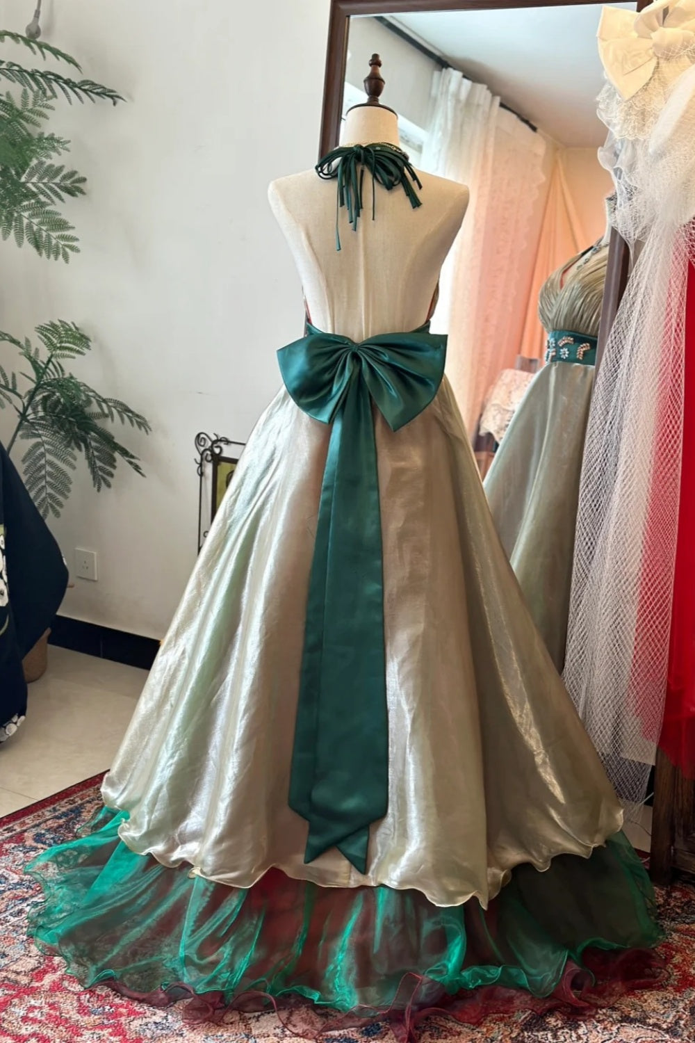 Retro Luxury-style Halter Dress: Waist-cinched Flared Dress, Satin Fabric, Party Date Dress gh6580