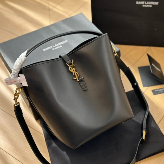 Saint Laurent Le 37 In Shiny Black 25Cm 7428282R20W1000