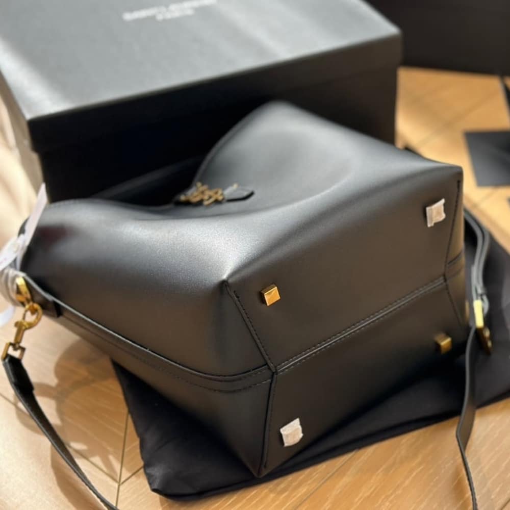 Saint Laurent Le 37 In Shiny Black 25Cm 7428282R20W1000