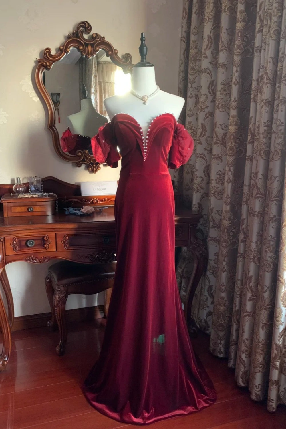 Vintage Socialite Style Off-the-Shoulder Puff-Sleeve Gown | Burgundy Velvet Pearl Mermaid Train Maxi Dress for Gala Engagement Retro Ball gh6422
