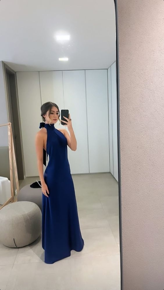 Simple Halter Neckline Prom Dress Fashion Party Gown