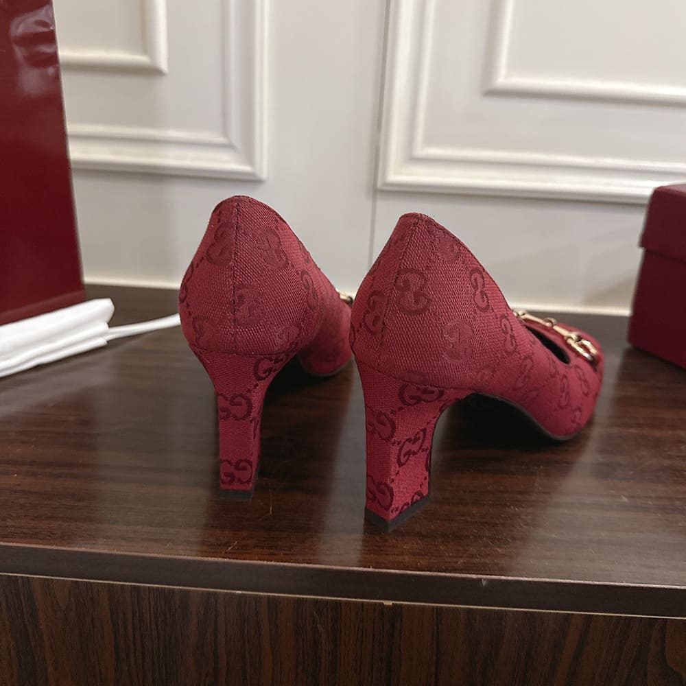 GUCCI Women’s Signora pump