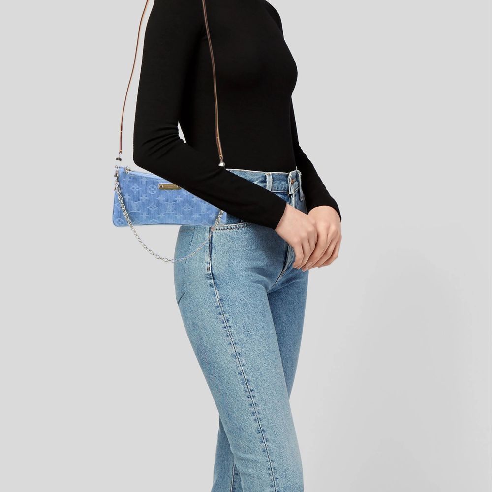 Louis Vuitton Liv Pochette Blue Denim 25Cm M83532