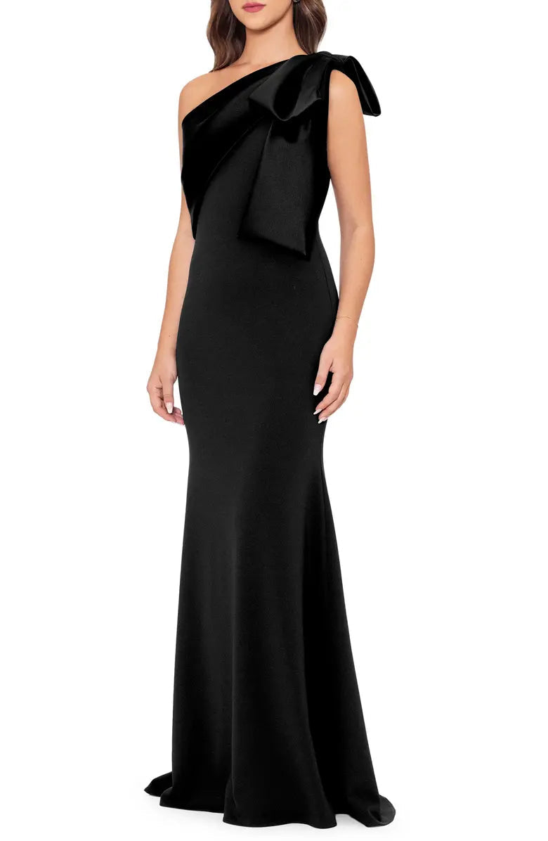 A simple and elegant satin bow fish tail and floor length evening dress