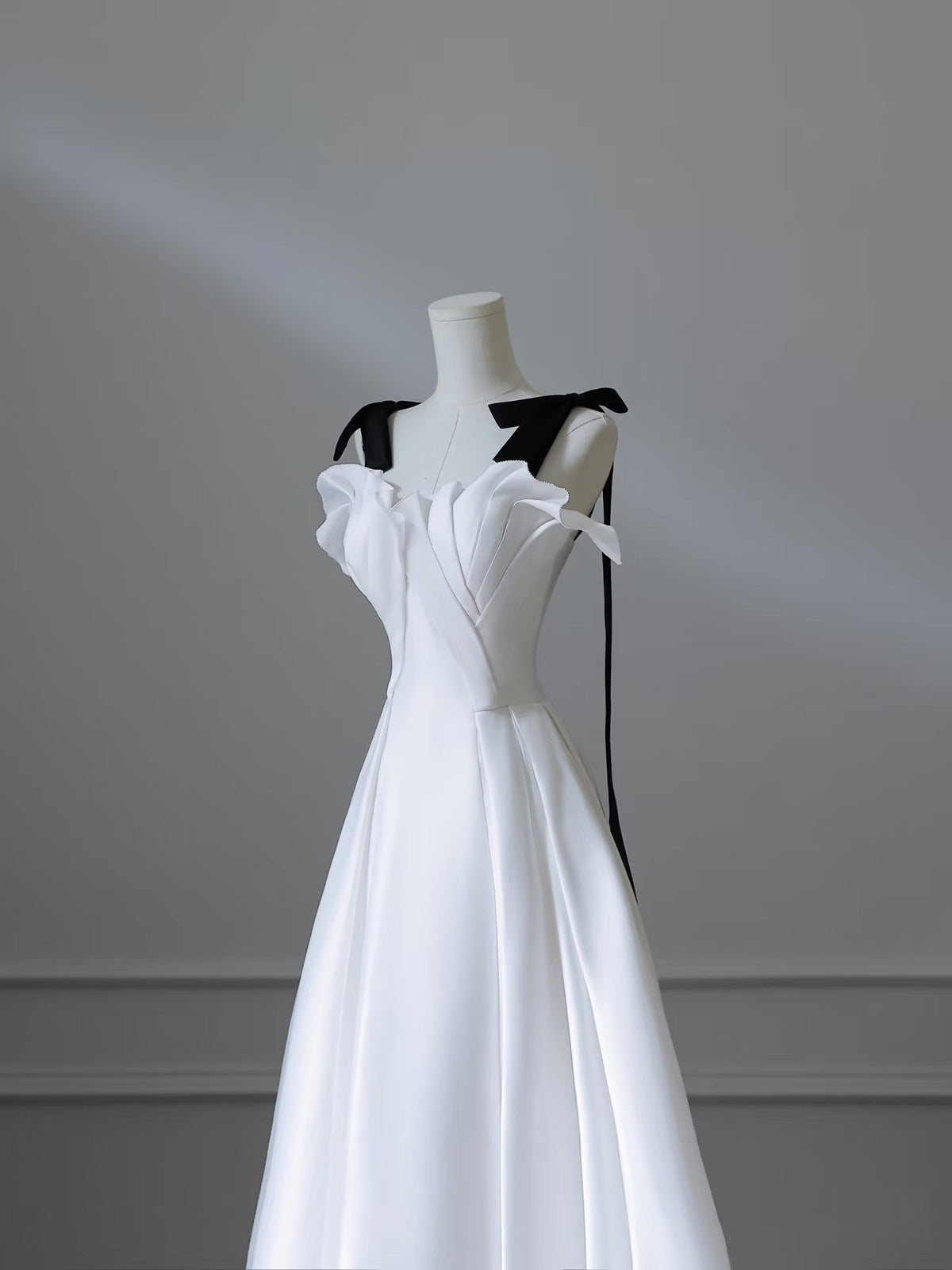 Sexy A Line Straps White Satin Long Prom Dresses Evening Gowns