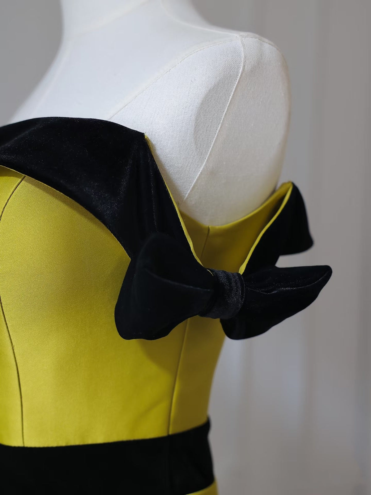 Sexy A Line Strapless Satin Yellow Long Prom Dresses Evening Gowns