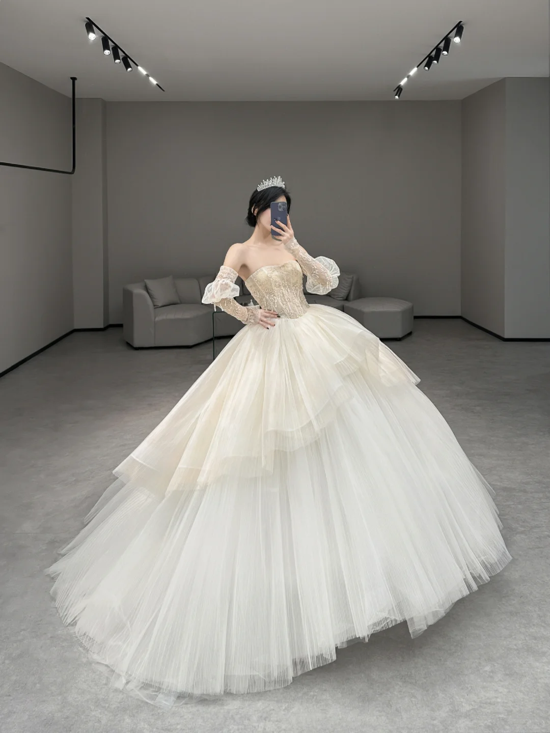 Dreamy Ball Gown Strapless Tulle Long Sleeves Long Wedding Dresses C4180