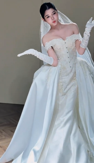 Timeless Ball Gown Off The Shoulder Satin Lace Applique With Gloves Veil Long Wedding Dresses C4359