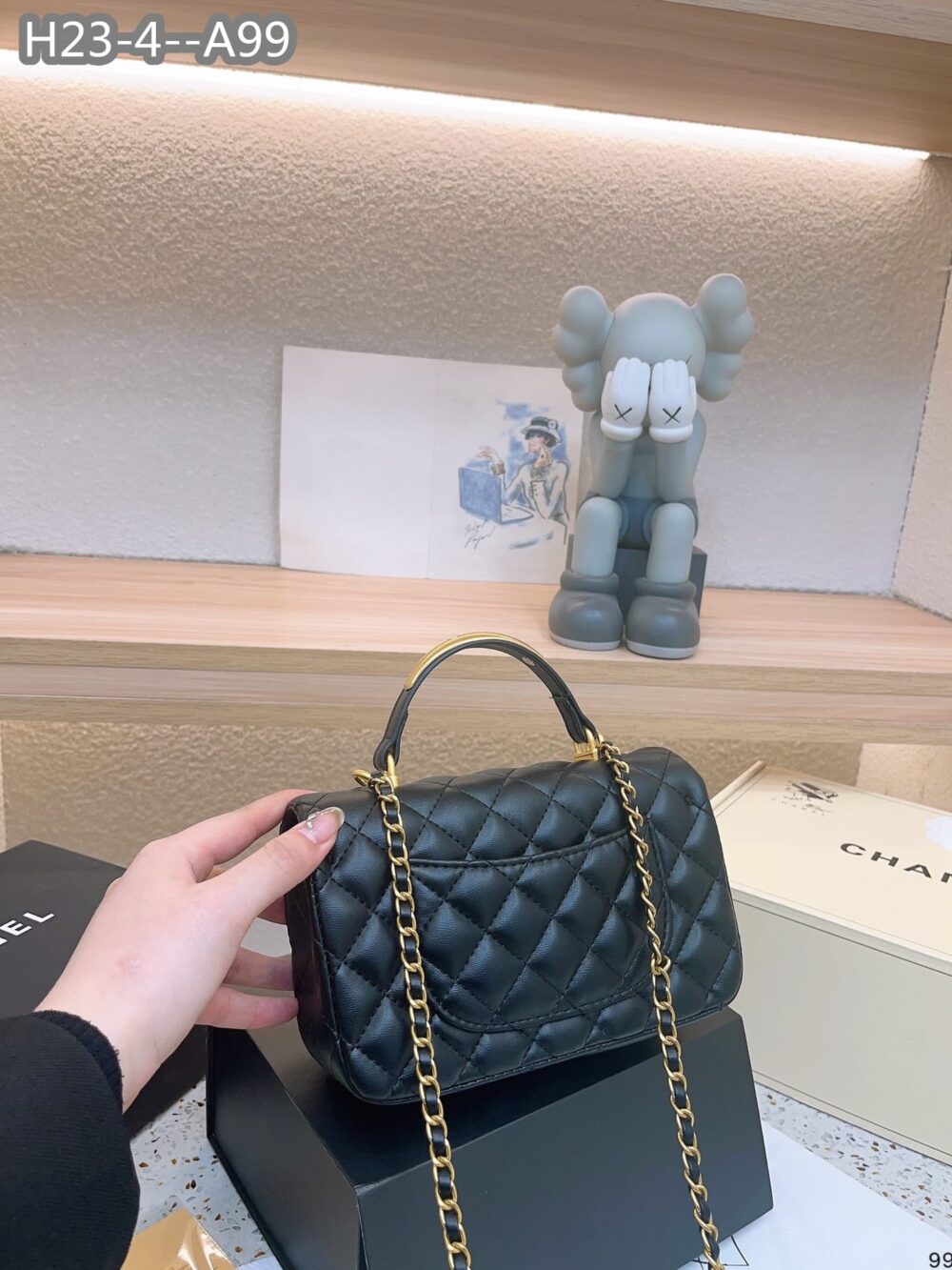 Chanel 22B Flap Bag With Gold Hardware Top Handle Black 21Cm AS2431