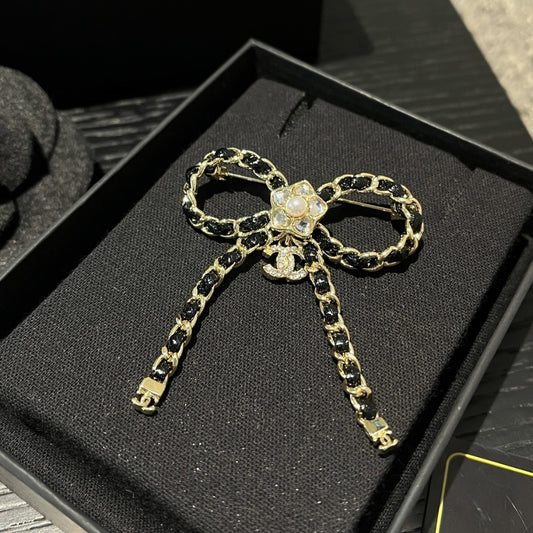 Chanel Brooch Metal Glass Pearls And Strass Gold