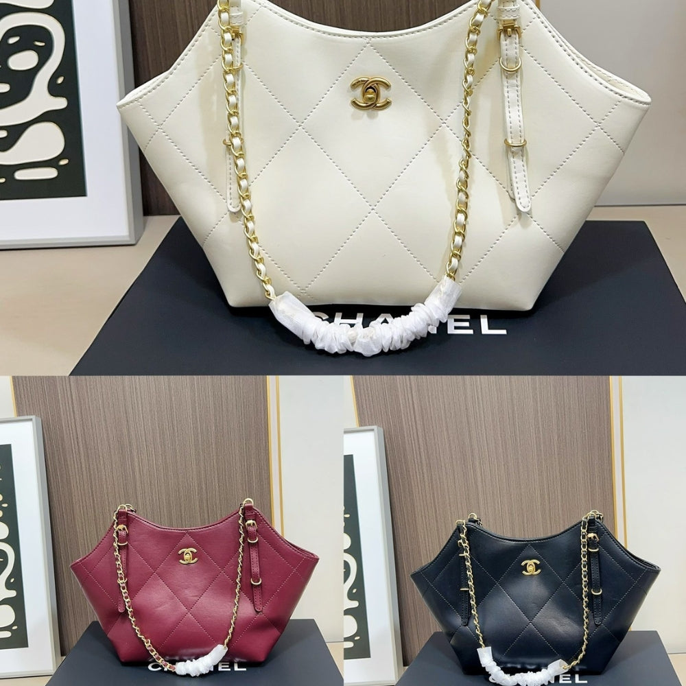 Chanel Shopping Bag And Gold Tone Metal White 21Cm
