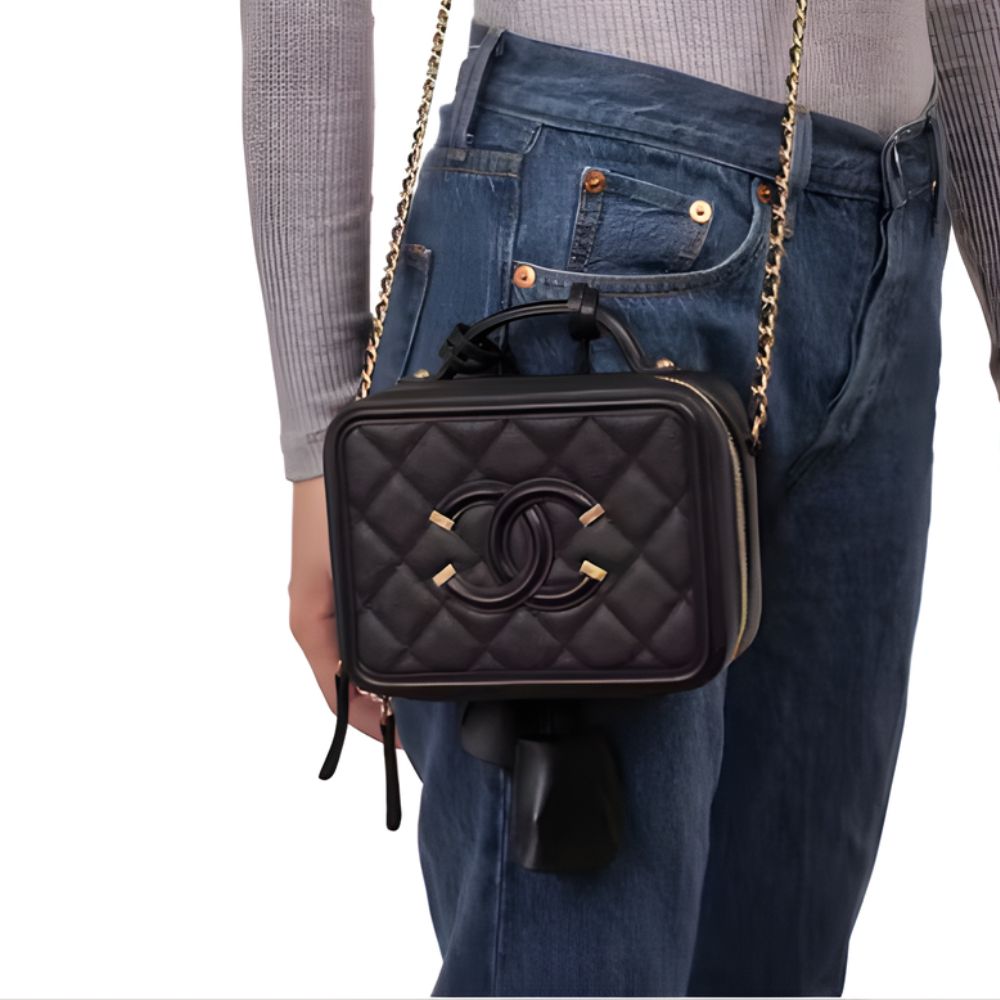 Chanel CC Filigree Medium Vanity Case Black 21Cm