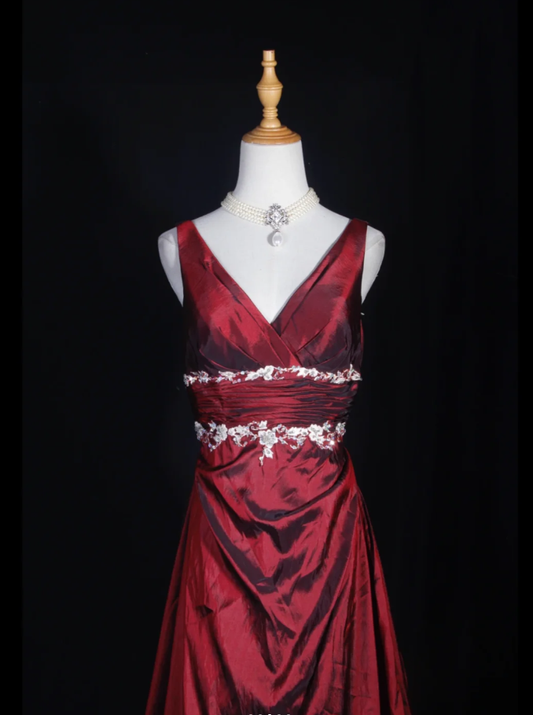 Vintage Burgundy V Neck Satin Appliques Mermaid Long Wedding Guest Dress Formal Evening Gowns