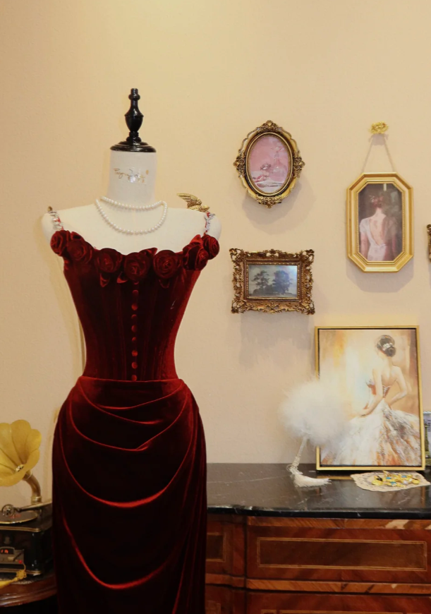 Pretty Spaghetti Straps Burgundy Velvet Mermaid Long Party Dress Birthday Prom Gown With Florals SP1882