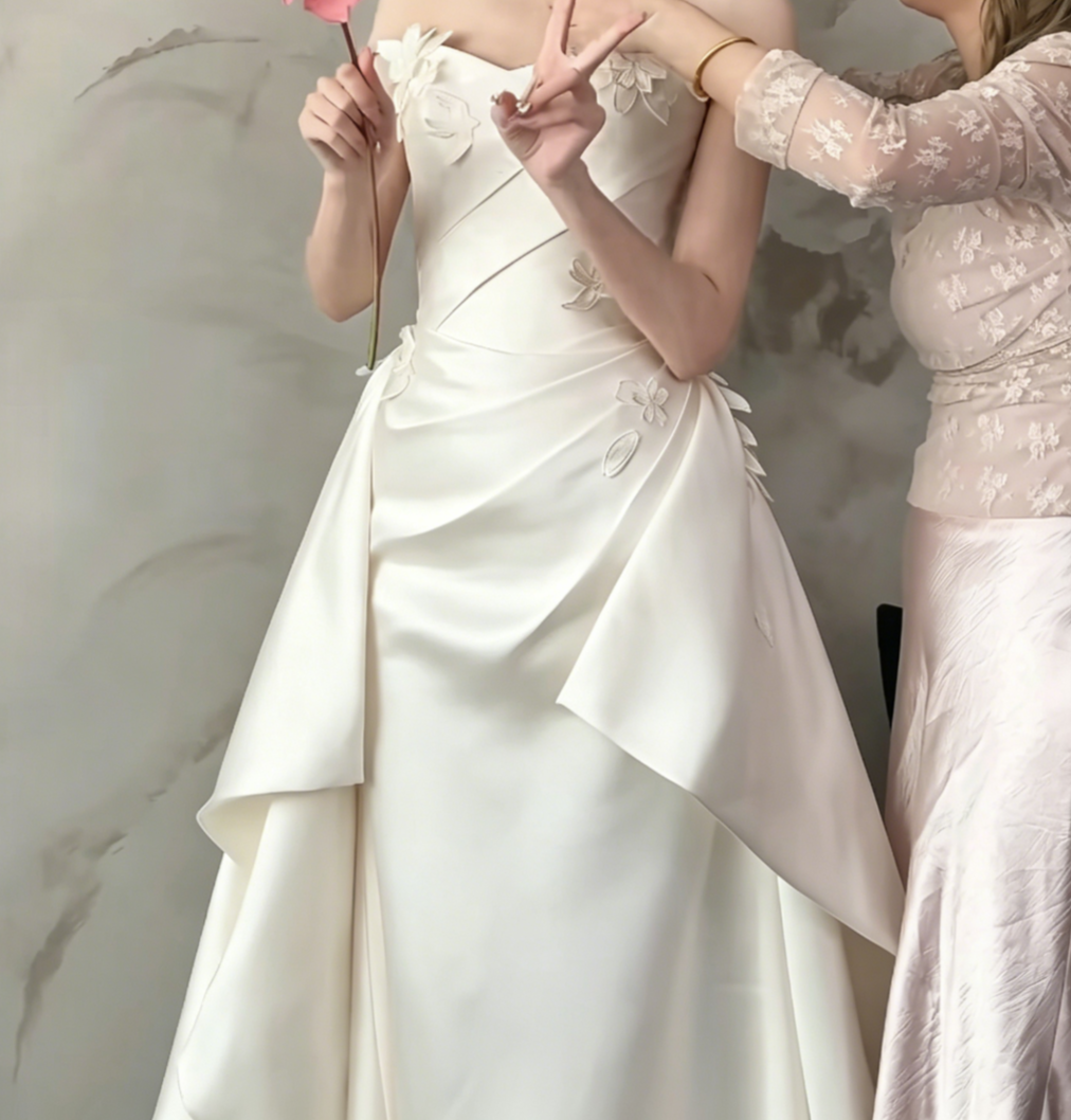 Playful Strapless Satin Wedding Dress Appliques Mermiad Bridal Dress GG6480