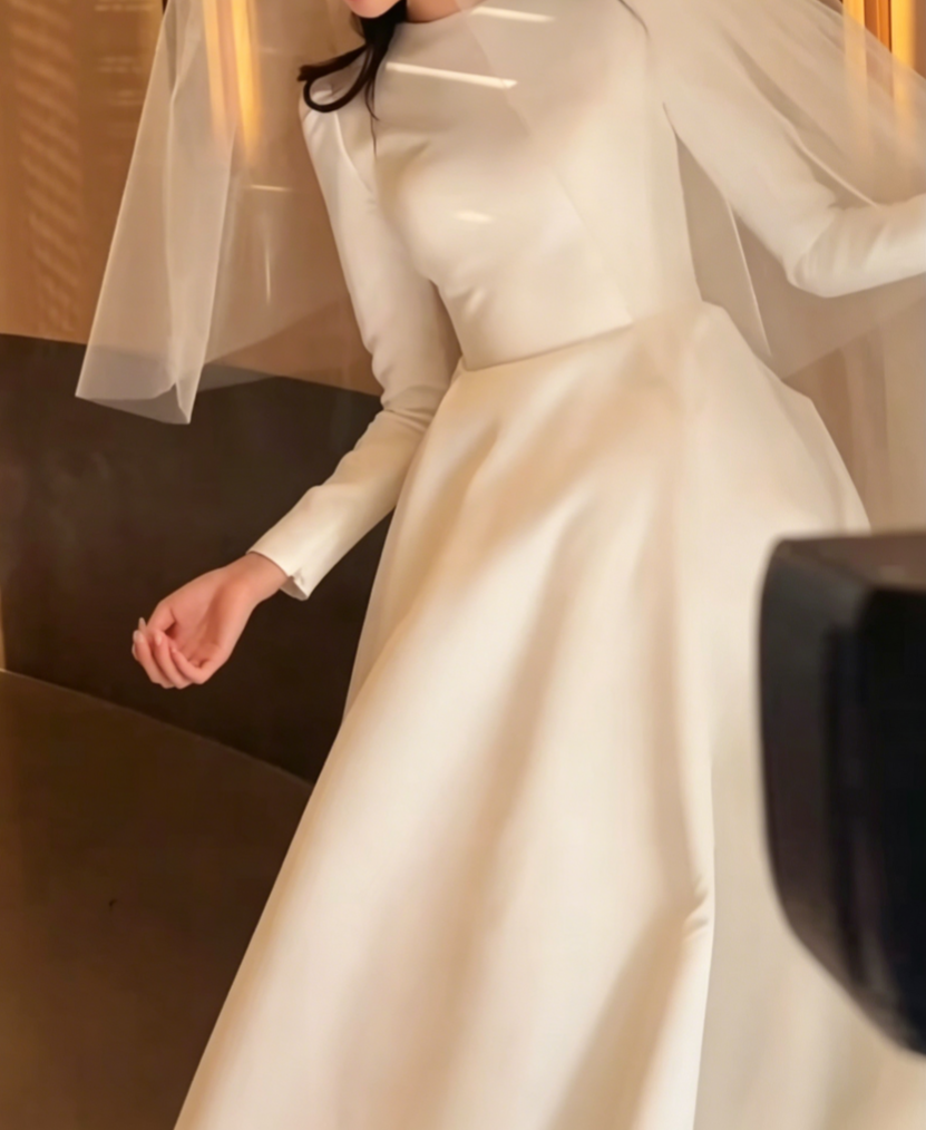 Simple Jewel Neck Wedding Dress Long Sleeve Satin A-Line Bridal Dress GG6577