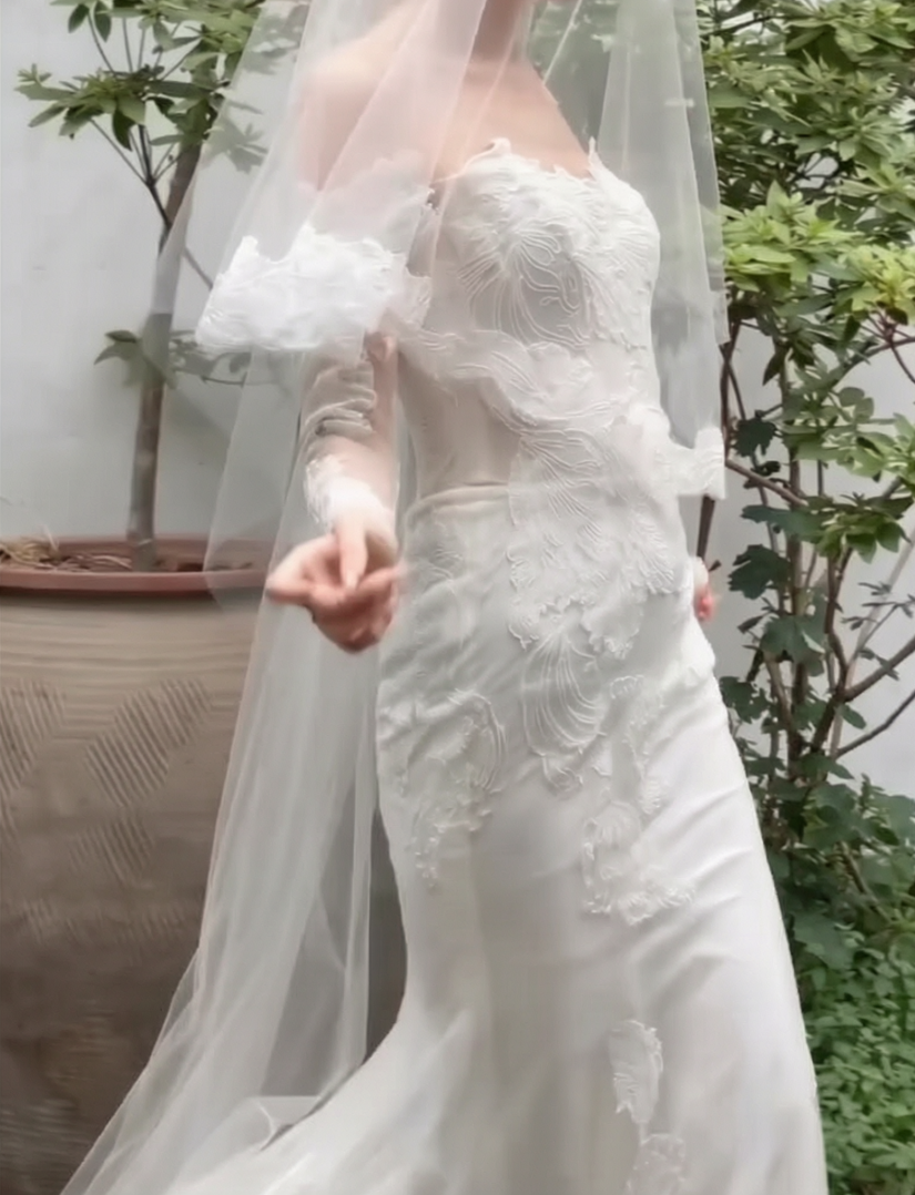 Sleek Off-Shoulder Wedding Dress Long Sleeve Appliques Mermaid Bridal Dress GG6600