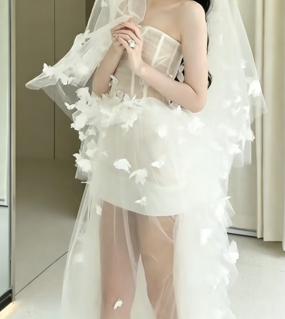 Adorable Strapless Wedding Dress Appliques Tulle A-Line Bridal Dress GG6608