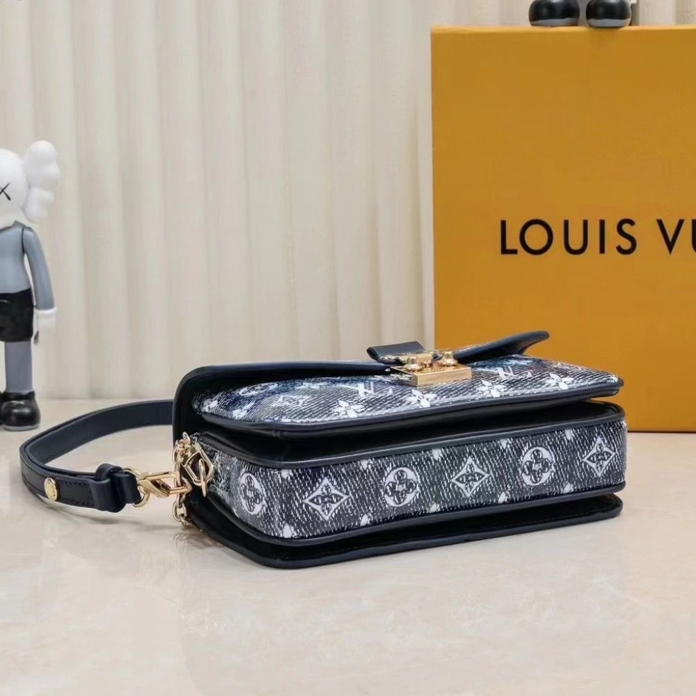 Louis Vuitton Pochette Métis East West Monogram Spruce 21Cm M22834