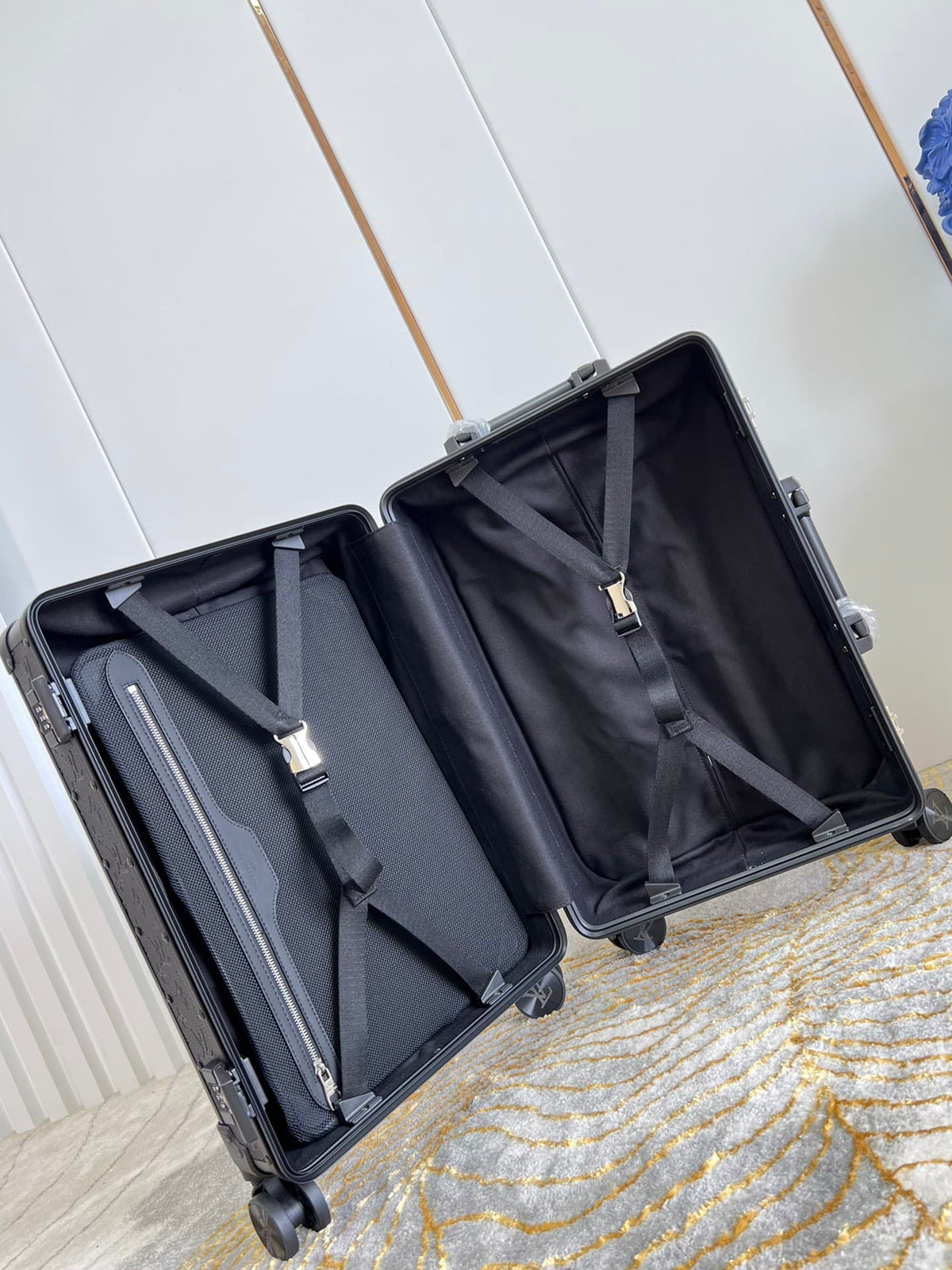 Louis Vuitton Horizon Rolling Trunk Suitcase Monogram Eclipse Coated Canvas Black 55Cm